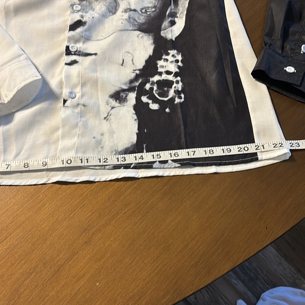 Button Down Long Sleeve Shirt With A Face Black And White Size Medium Like New - Picture 2 of 6